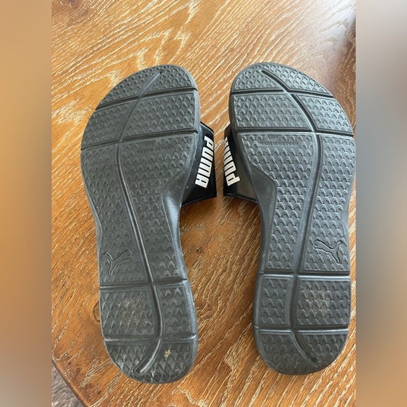 Puma Sliders Size 10 - Picture 2 of 3